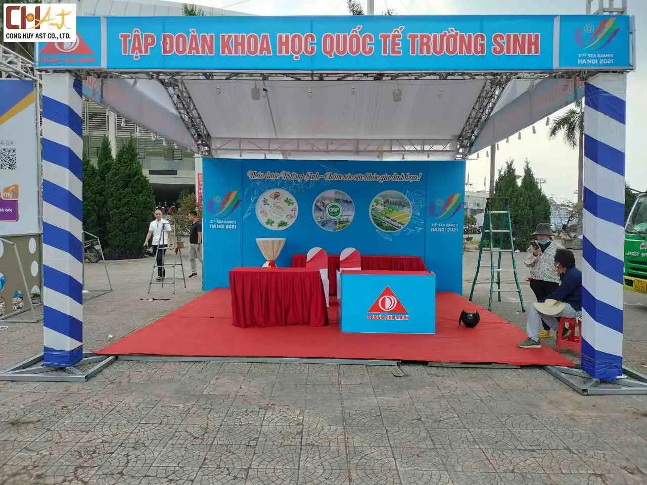  thi c&ocirc;ng gian h&agrave;ng hội chợ 