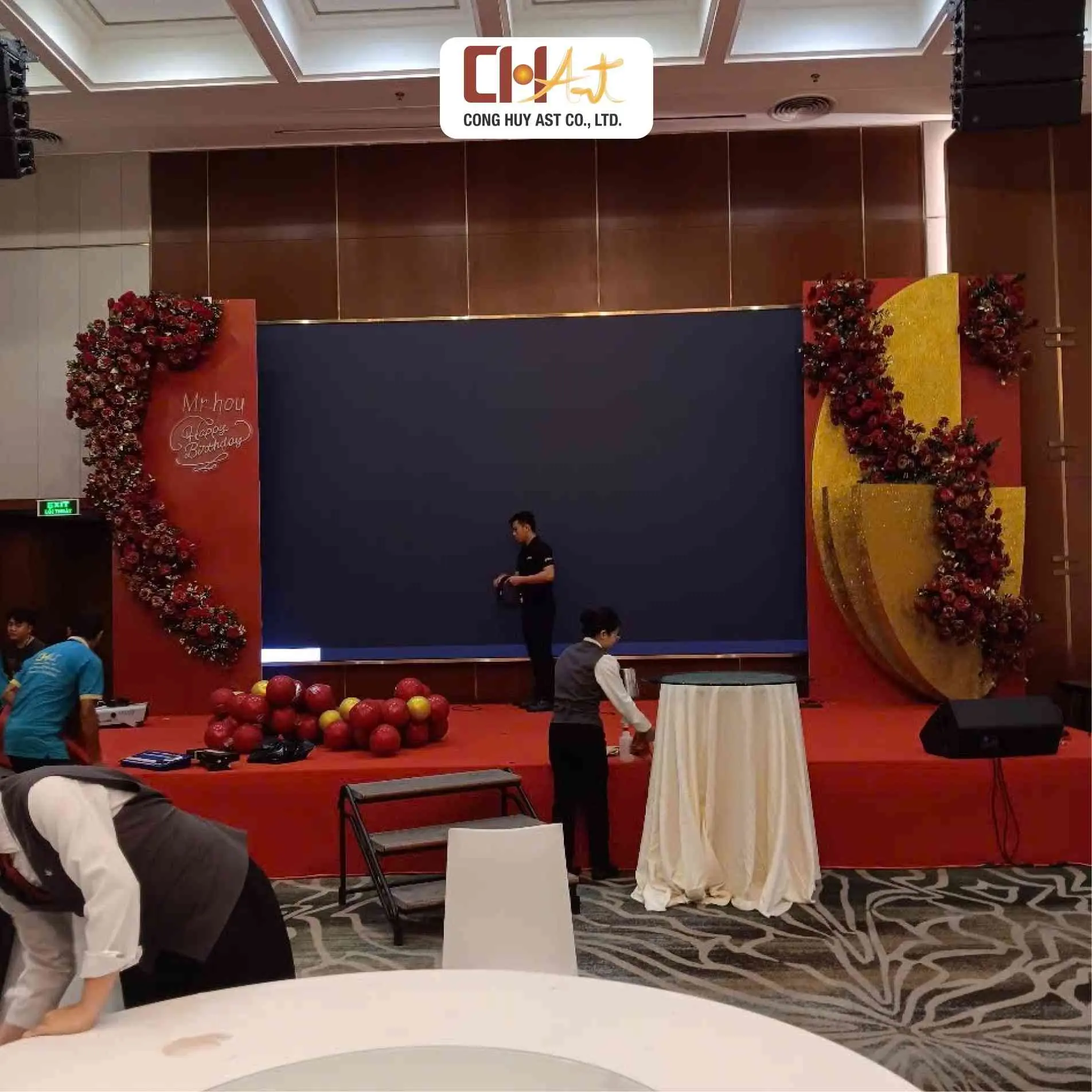 Thi công cổng chào sự kiện PP decal tại Hotel Equatorial