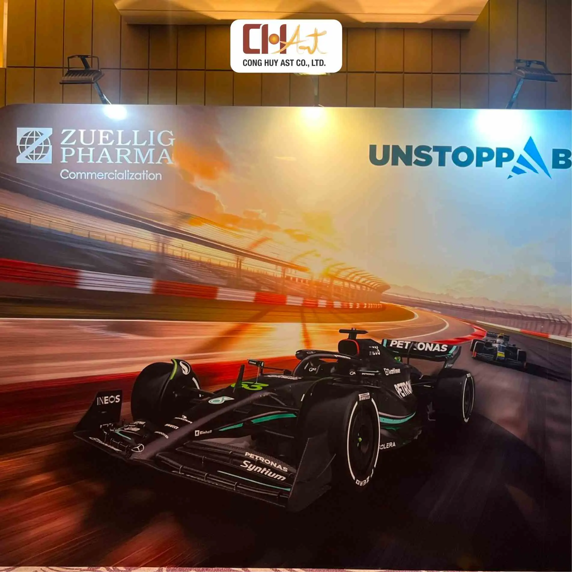 Thi công cổng chào sự kiện PP decal tại Hotel Equatorial