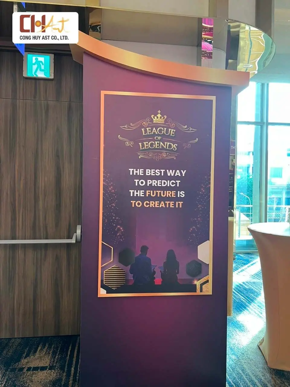 thi c&ocirc;ng cổng ch&agrave;o sự kiện